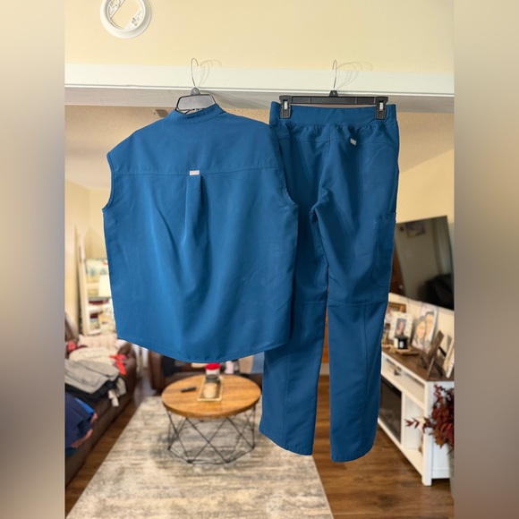 Figs Scrub Set - Picture 2 of 11